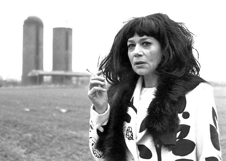 Hannelore Elsner en No Place to Go