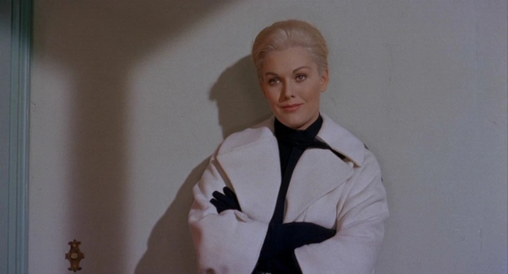 Kim Novak en Vértigo (de Entre los Muertos)