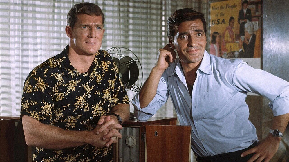 Tony Kendall y Brad Harris en Comisario X: Las Garras del Dragón Rojo