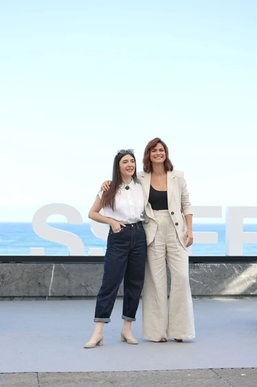 Joana Santos y Laura Carreira en on-falling (Festival de San Sebastián. Septiembre 2024)