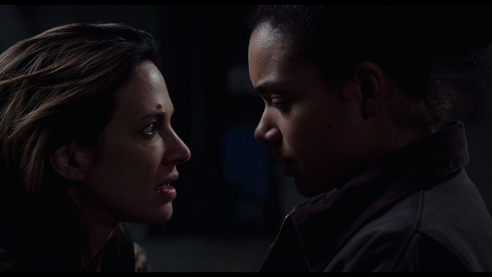 Asia Argento y Sonia Bonny en The Book of Joy