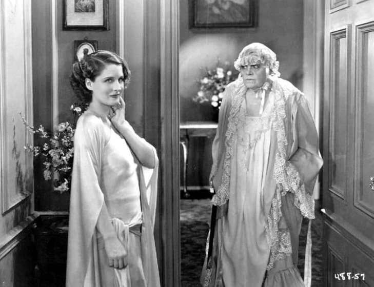 Marie Dressler y Norma Shearer en seamos-alegres