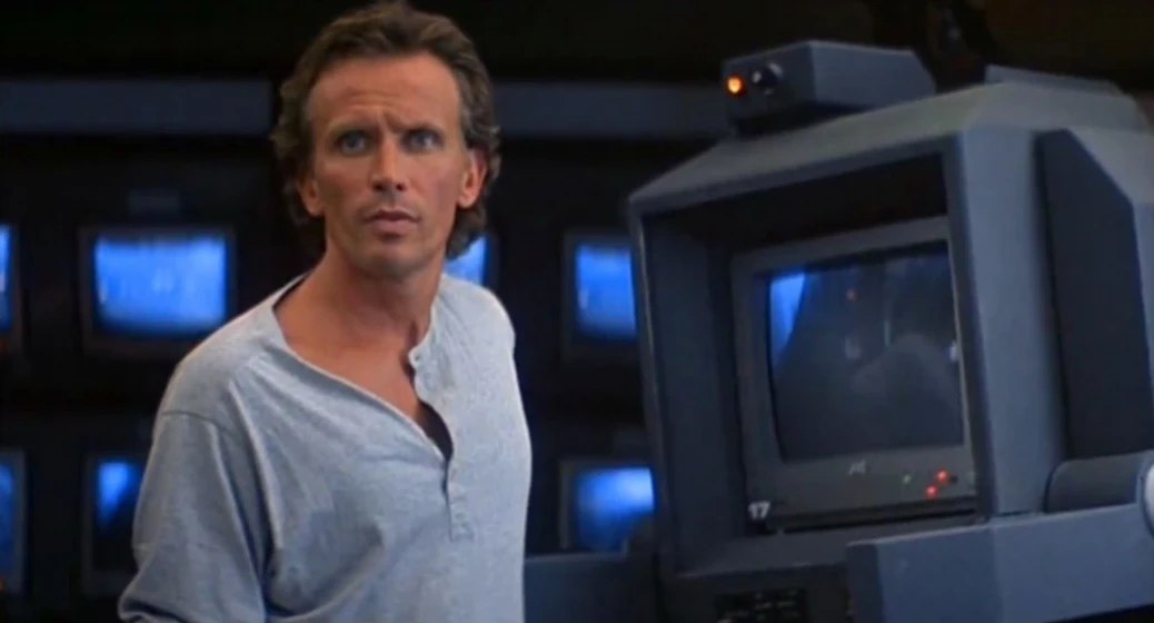 Peter Weller en leviathan-el-demonio-del-abismo