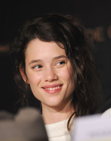 Astrid Berges-Frisbey en Piratas del Caribe: En Mareas Misteriosas (Premiere en Cannes. Mayo 2011)