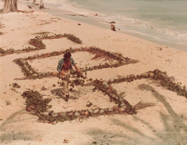 Paolo Giusti en emmanuelle-on-taboo-island