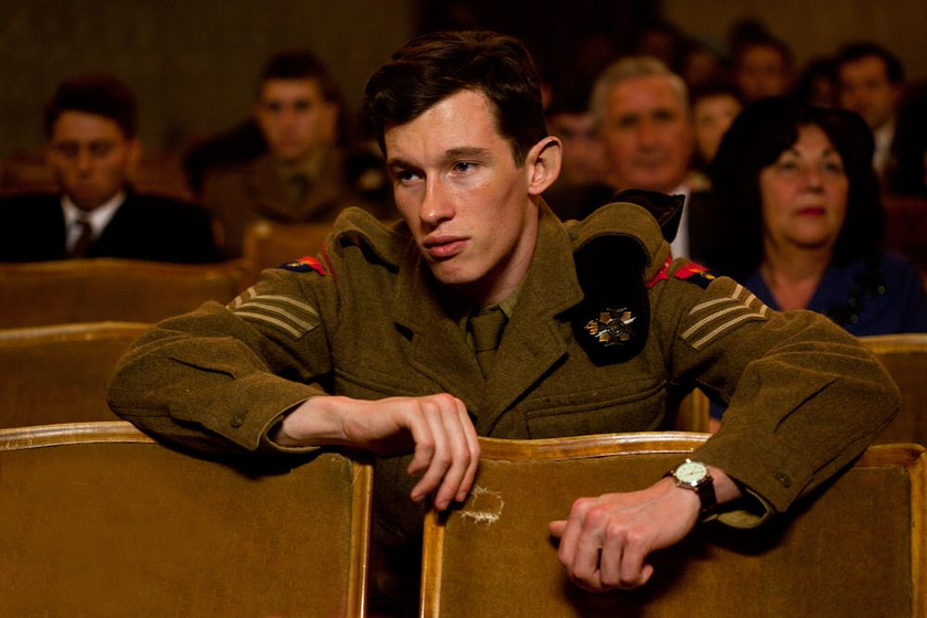 Callum Turner en Reina y Patria