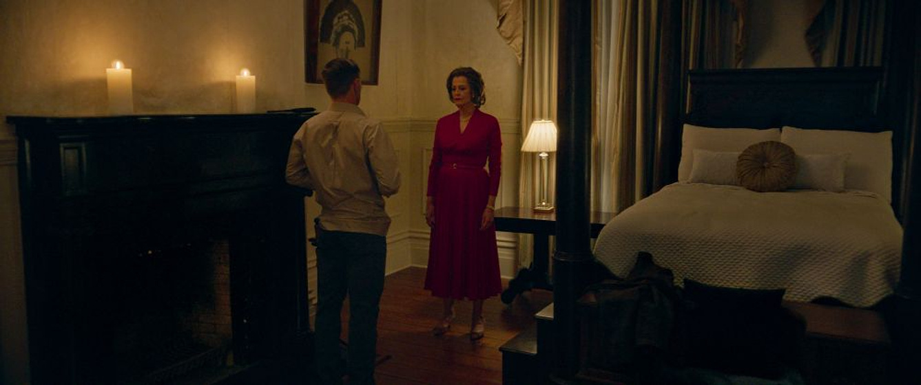 Sigourney Weaver y Joel Edgerton en El Maestro Jardinero