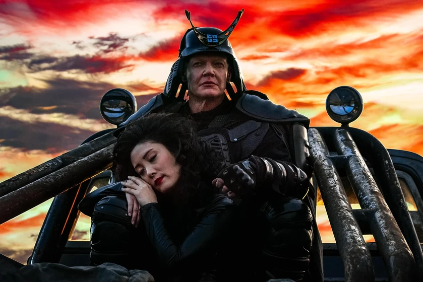 Derek Mears y Tori Griffith en lion-girl