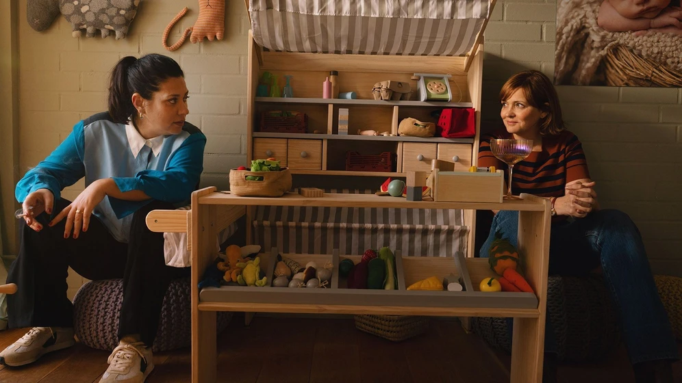Laura Tonke y Jasmin Shakeri en long-story-short