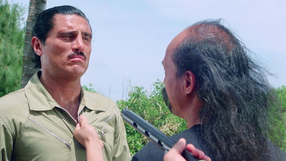 Al Leong y Rodrigo Obregón en savage-beach