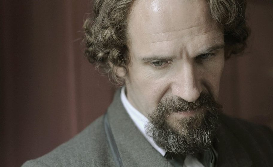 Ralph Fiennes en The Invisible Woman