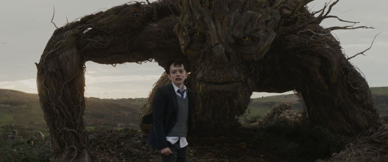 Lewis MacDougall en Un Monstruo viene a verme