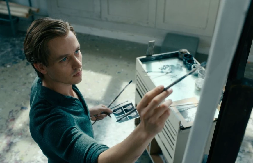 Tom Schilling en la-sombra-del-pasado