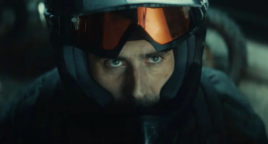 Oliver Jackson-Cohen en jackdaw