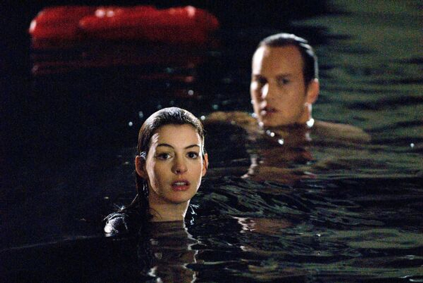 Anne Hathaway y Patrick Wilson [I] en Passengers