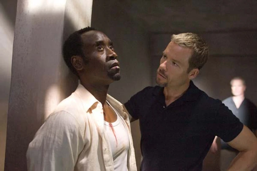 Don Cheadle y Guy Pearce en traidor