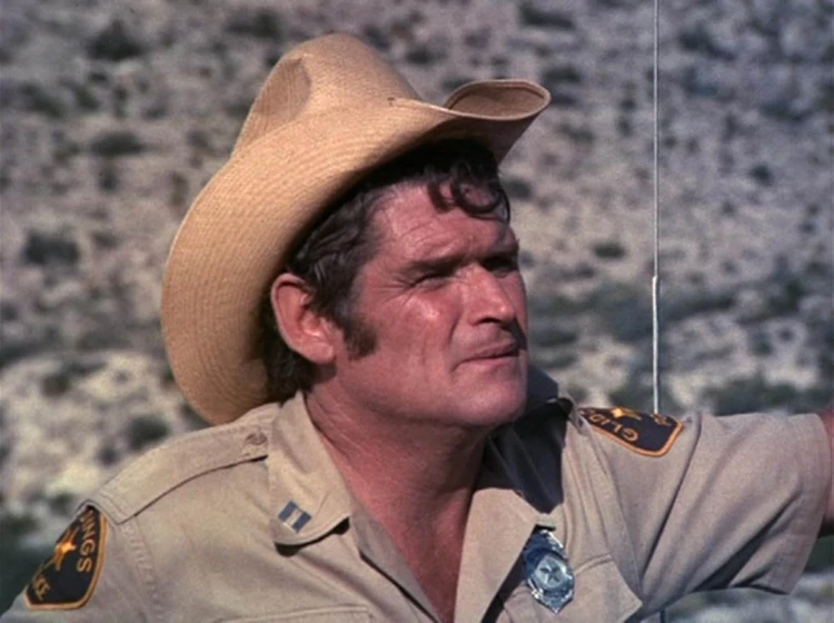 William Stevens en la-mansion-del-terror-gargolas
