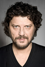 picture of actor Ilker Aksum