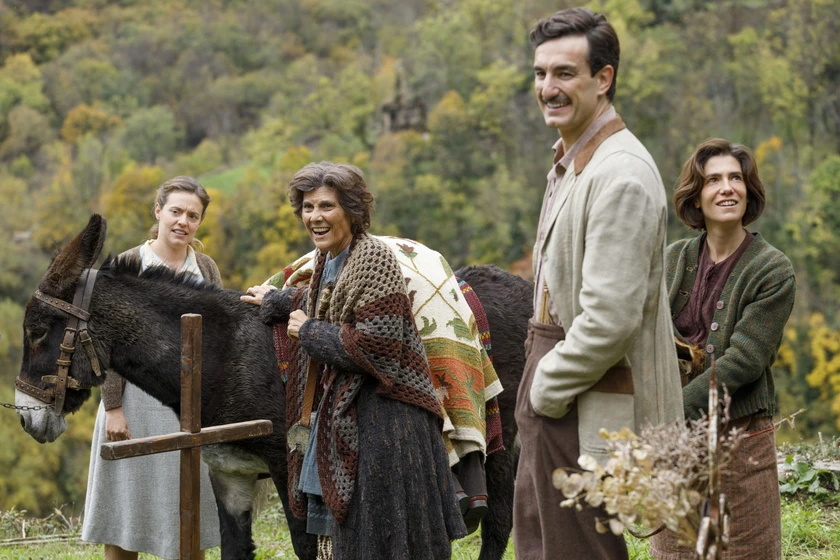 Bruna Cusí, Maria Rodríguez Soto y Miki Esparbé en frontera (Rodaje)