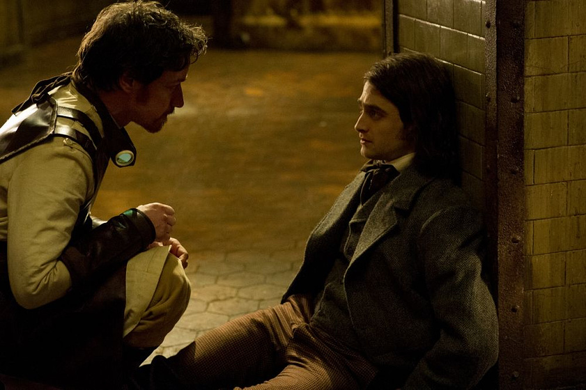 Daniel Radcliffe y James McAvoy en Victor Frankenstein