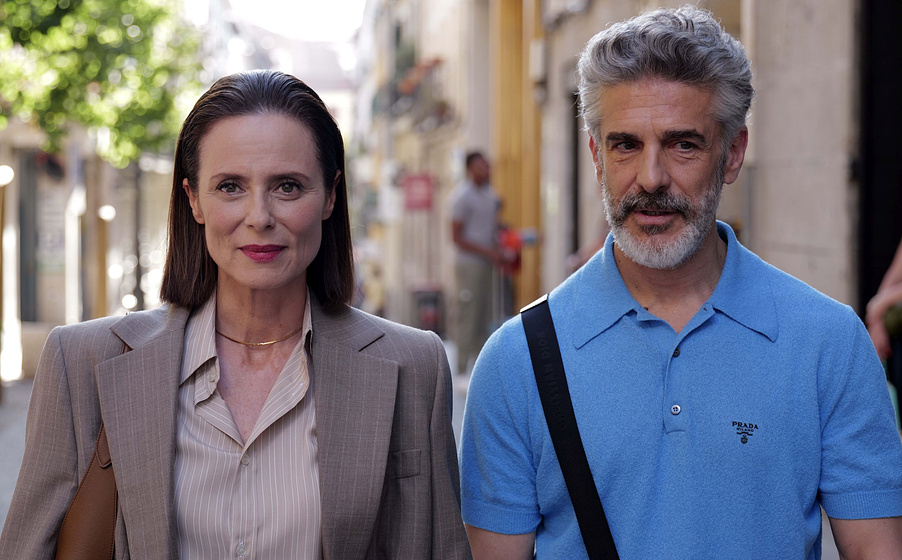 Leonardo Sbaraglia y Aitana Sánchez-Gijón en amarga-navidad