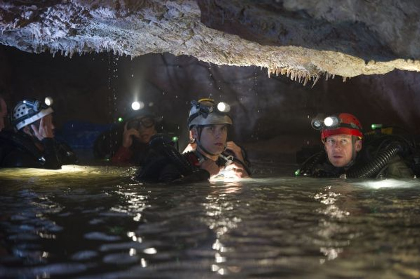 Richard Roxburgh y Rhys Wakefield en El Santuario (Sanctum)