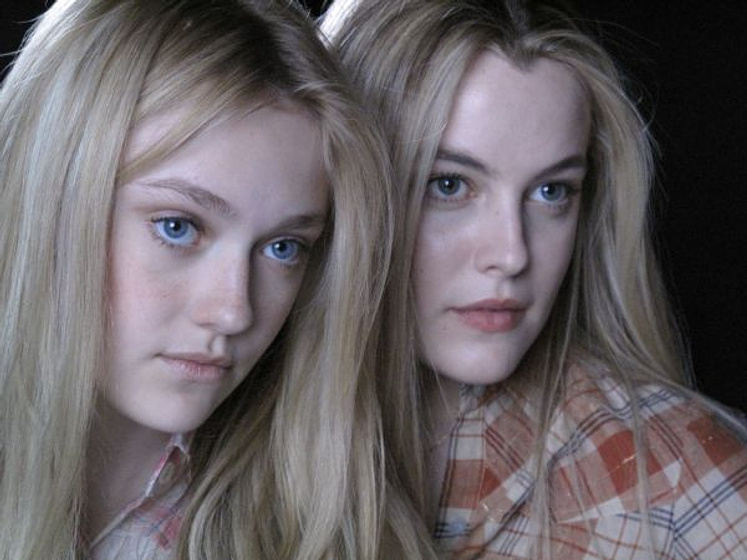 Dakota Fanning y Riley Keough en The Runaways