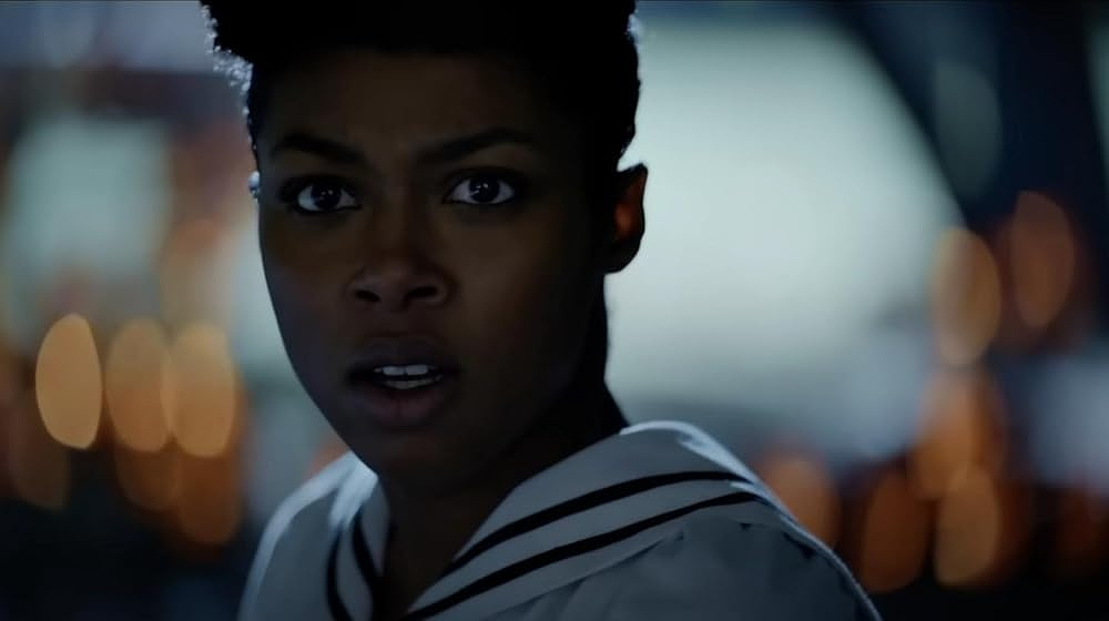 Emyri Crutchfield en cosecha-oscura