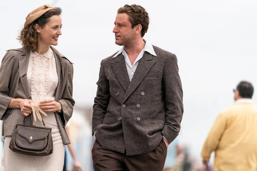 Ben Foster y Vicky Krieps en el-superviviente-de-auschwitz