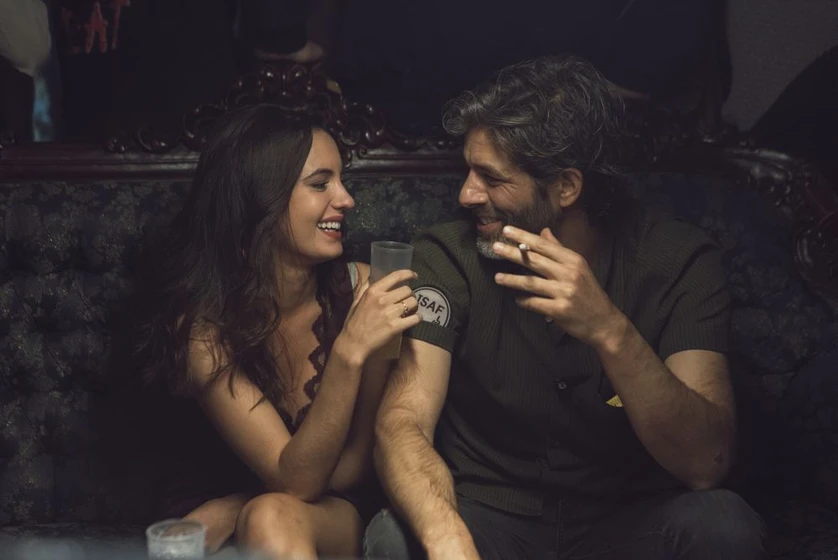 Ivana Baquero y Julio Perillán en demonios-tus-ojos