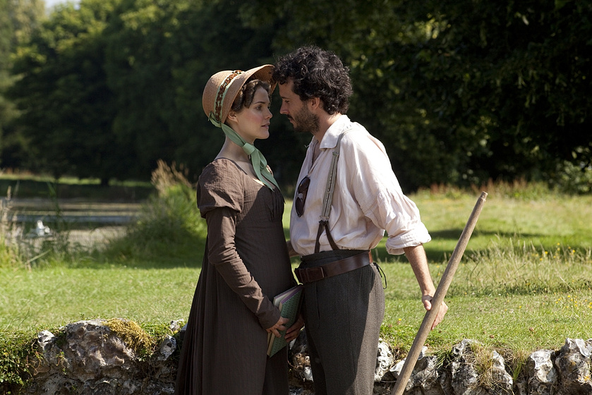 Bret McKenzie y Keri Russell en En Tierra de Jane Austen