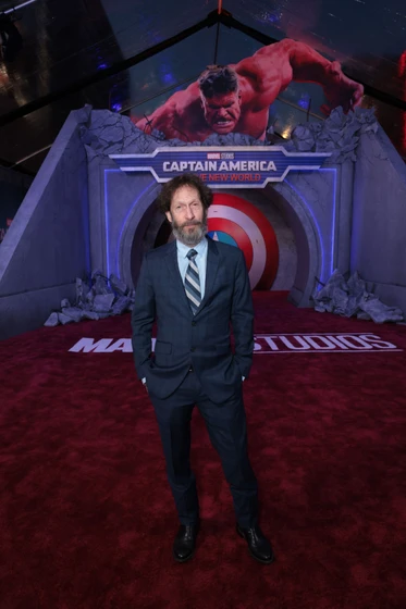 Tim Blake Nelson en Capitán América: Brave New World (Premiere en Los Angeles. Febrero 2025)