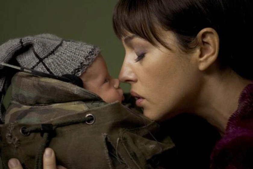 Monica Bellucci en shoot-em-up-en-el-punto-de-mira