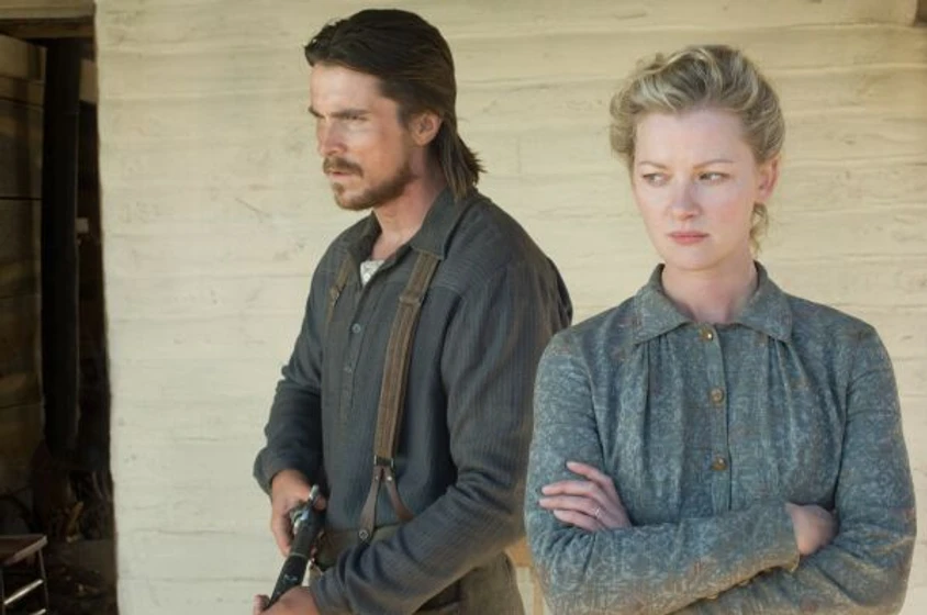 Gretchen Mol y Christian Bale en el-tren-de-las-3-10