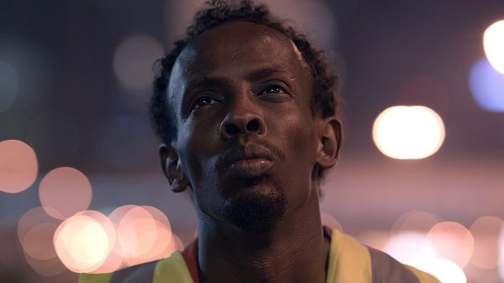 Barkhad Abdi y Jameel Khan en beneath-a-sea-of-lights