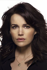 photo of person Carla Gugino