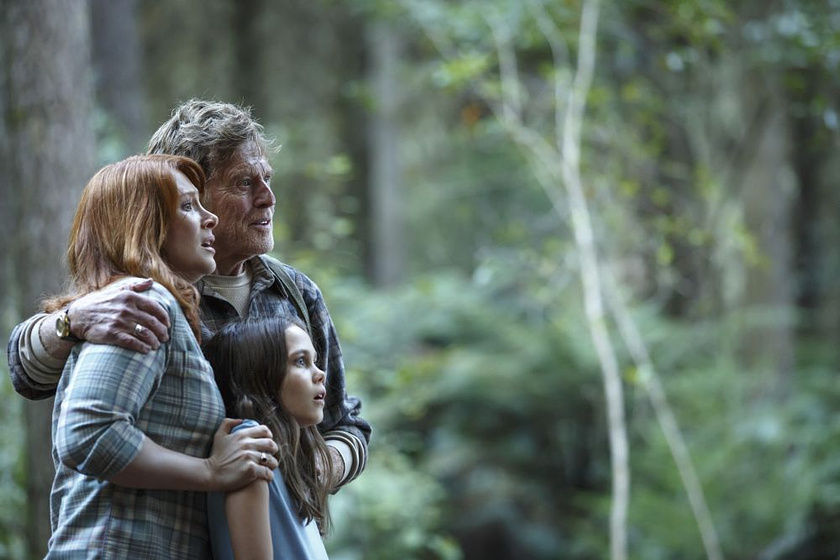 Robert Redford, Bryce Dallas Howard y Oona Laurence en Peter y el dragón