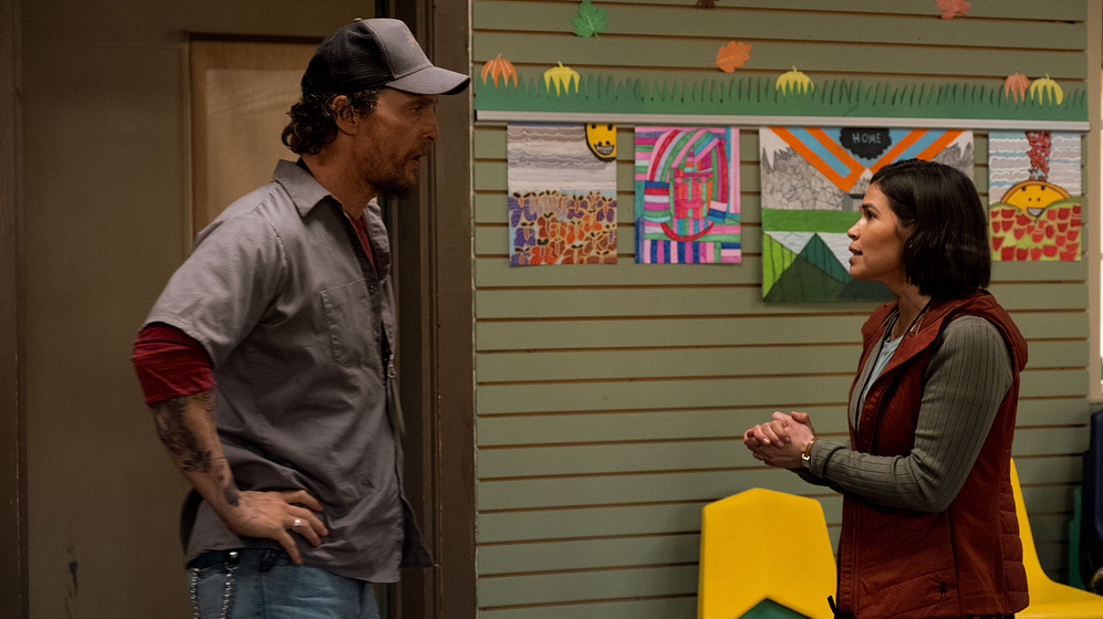 Matthew McConaughey y America Ferrera en Laberinto en Llamas