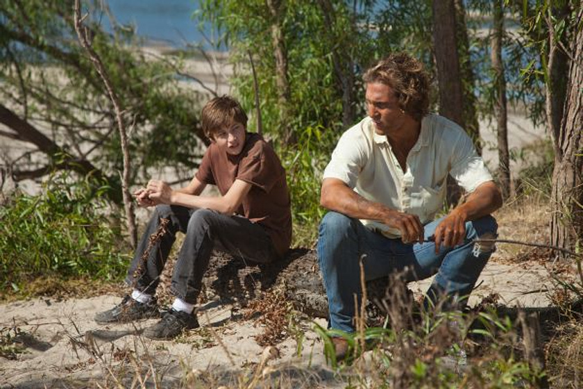 Matthew McConaughey y Tye Sheridan en Mud