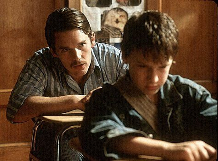 Ethan Hawke y Noah Fleiss en Joe el Rey