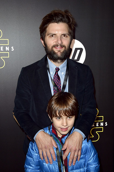 Adam Scott en Star Wars: Episodio VII. El Despertar de la Fuerza (Premiere Mundial en Los Angeles. Diciembre 2015)