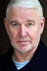 picture of actor Simon Davies