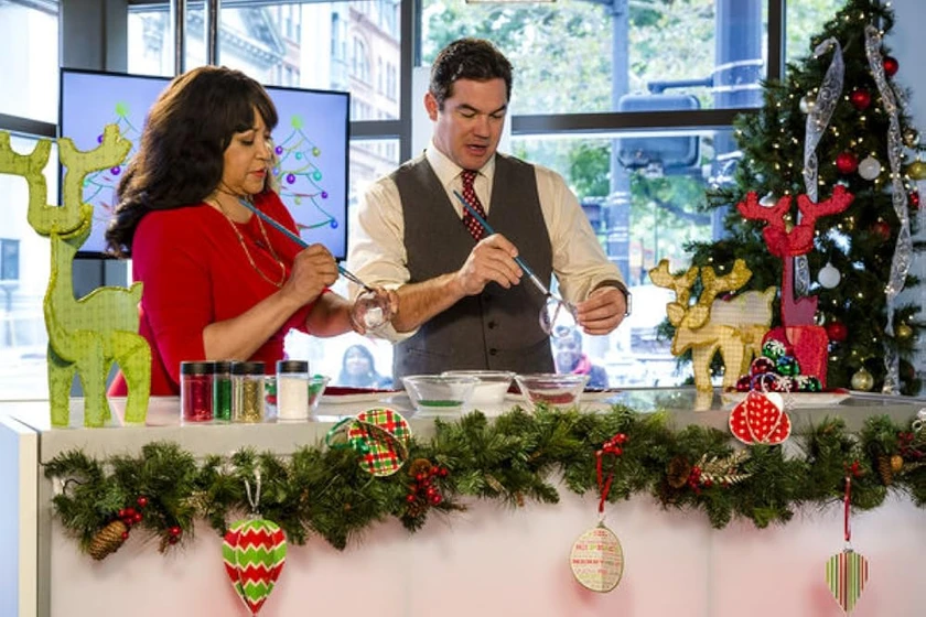 Dean Cain y Jackée Harry en broadcasting-christmas