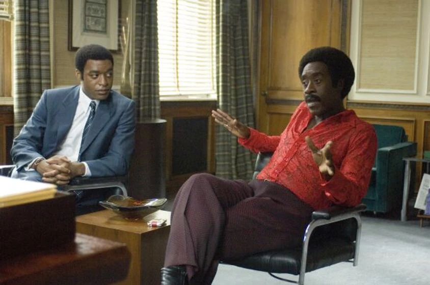 Don Cheadle y Chiwetel Ejiofor en talk-to-me