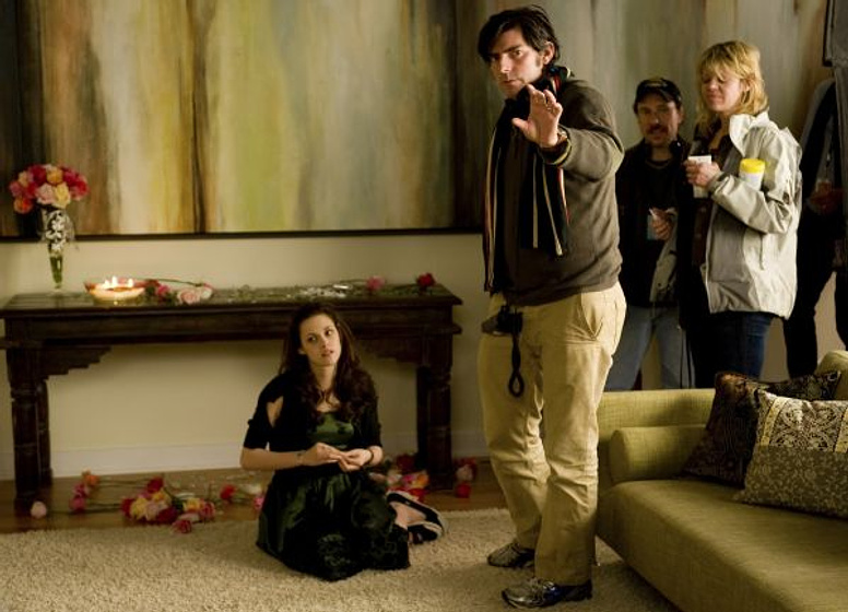 Chris Weitz y Kristen Stewart en La Saga Crepúsculo: Luna Nueva