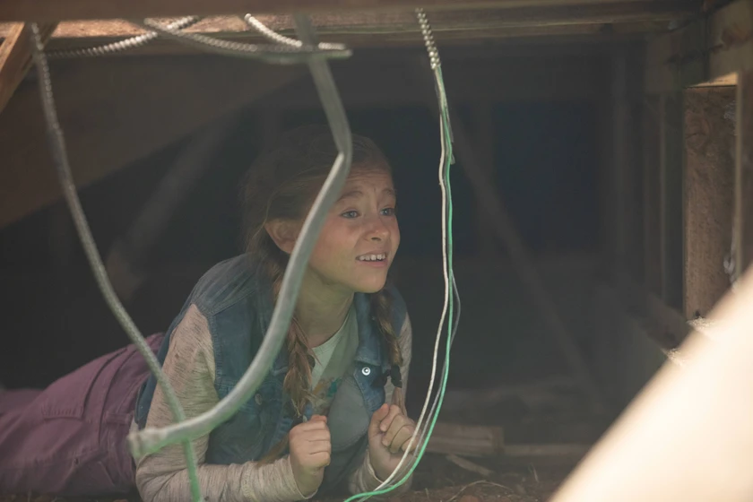 Shaylee Mansfield en frente-al-tornado
