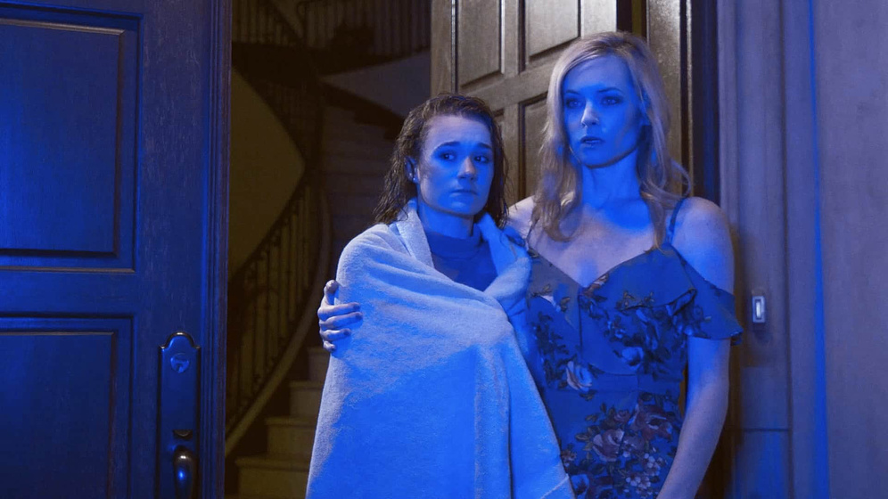 Jessica Morris y Ellie Darcey-Alden en Seducción Bajo el Sol