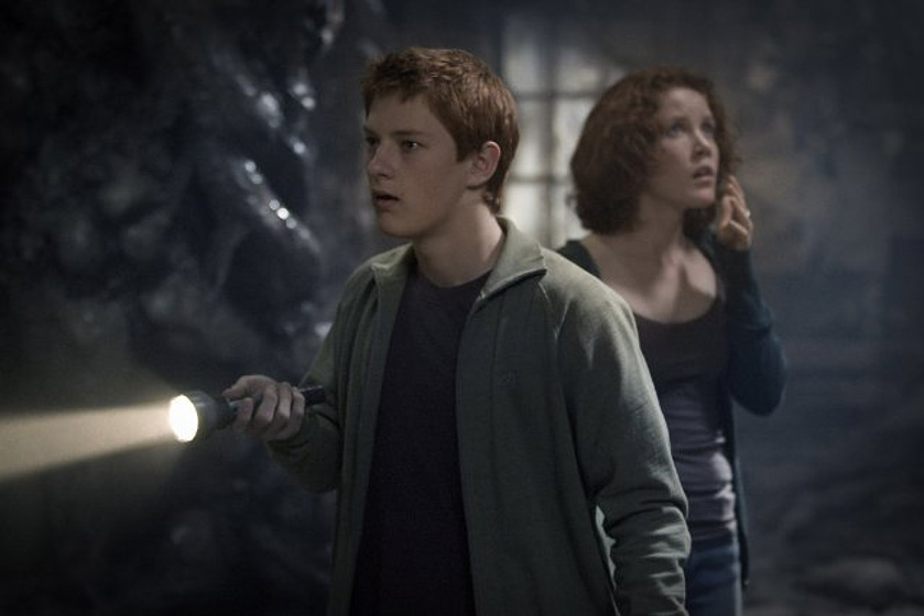 Tom Cameron y Sophie McBride en Under the Mountain