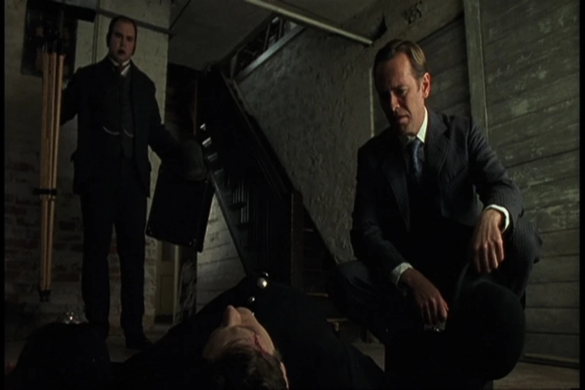 Peter Outerbridge y Mike Bell en los-misterios-de-murdoch-el-pobre-tom-tiene-frio