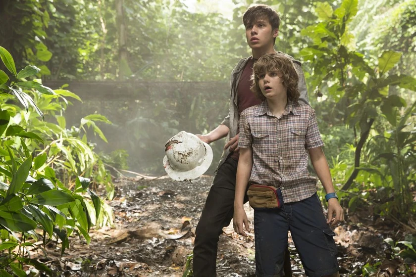 Ty Simpkins y Nick Robinson en Jurassic World